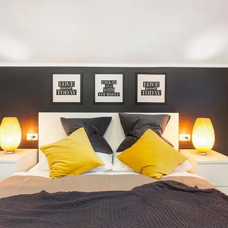 Apartma Maya