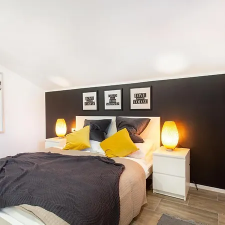 Apartma Maya